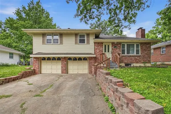 7104 N Olive Street, Gladstone, MO 64118