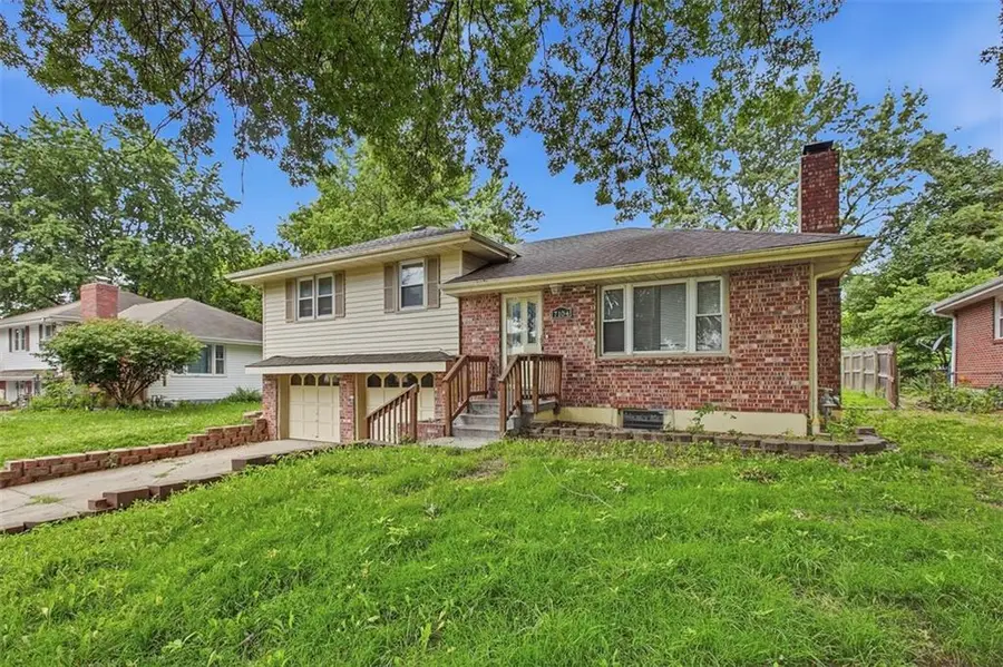 7104 N Olive Street, Gladstone, MO 64118 - #2