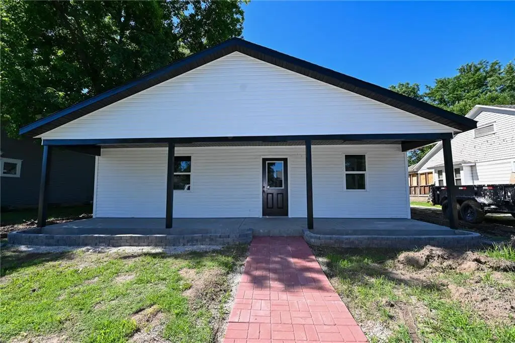 524 E Allison Street, Nevada, MO 64772 - #1