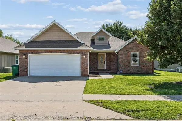 21809 Lombardo Lane, Peculiar, MO 64078