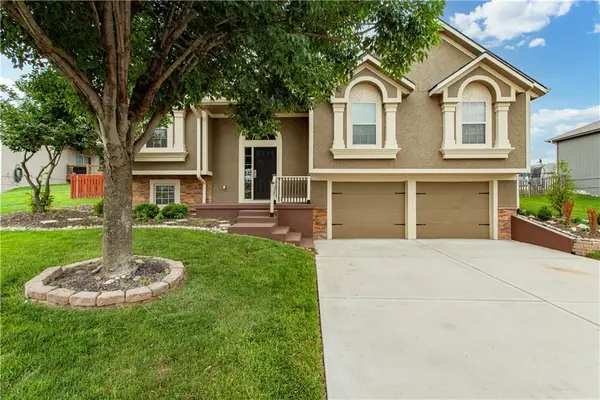 1002 SW Eagle Drive, Oak Grove, MO 64075