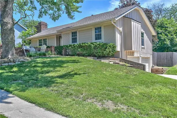 8515 NW Pomona Avenue, Kansas City, MO 64152