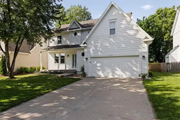 11207 W 116th Terrace, Overland Park, KS 66210