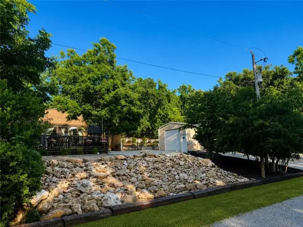 10 Oak Knoll Court, Linn Valley, KS 66040