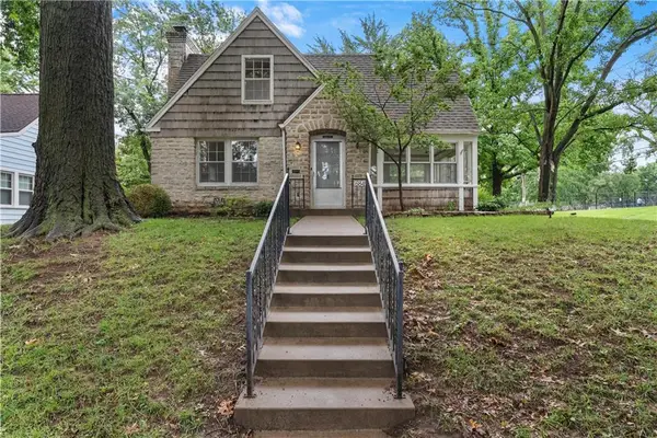 6849 Oak Terrace, Kansas City, MO 64113