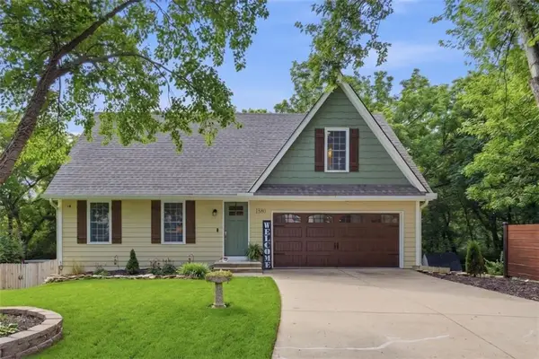 1380 W Prairie Court, Olathe, KS 66061