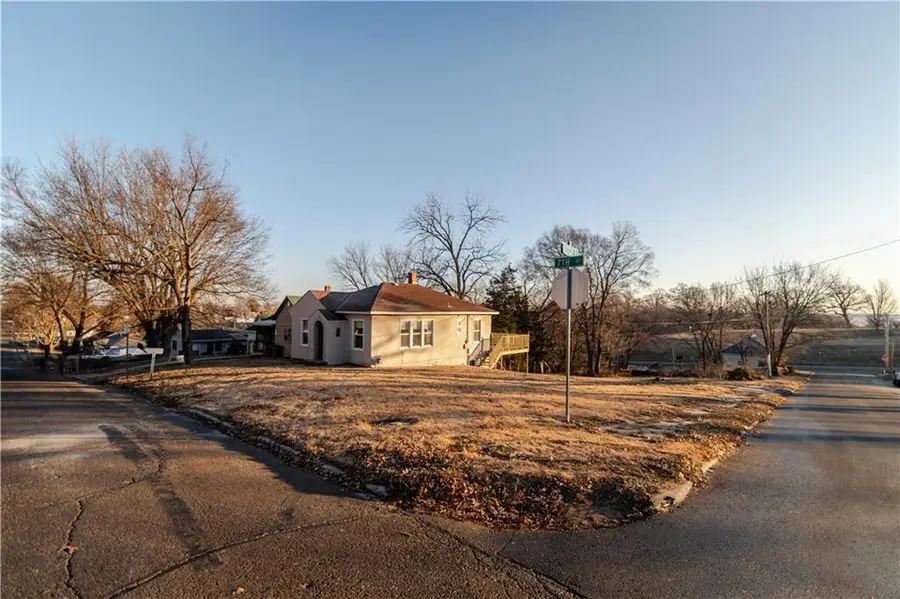 1520 S 7th Street, Atchison, KS 66002 - #3