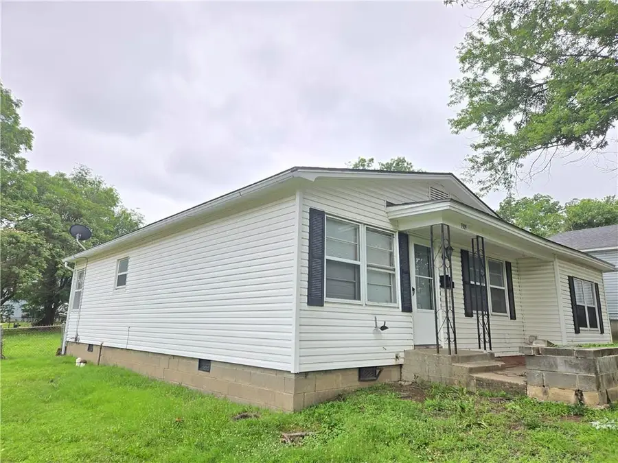 1309 W Martin Street, Coffeyville, KS 67337 - #2