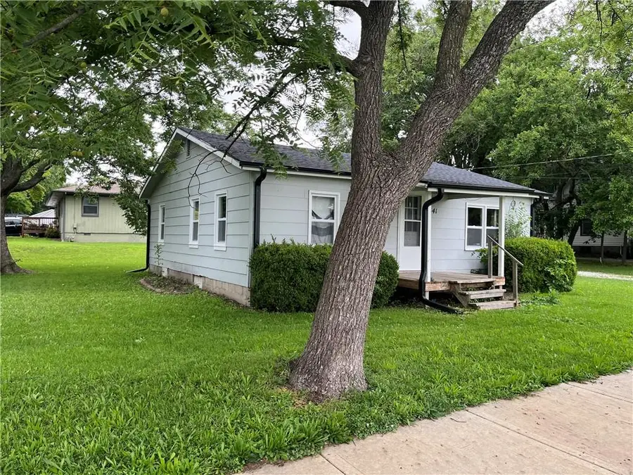 341 W 4th Street, Wellsville, KS 66092 - #2