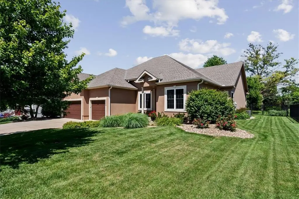6989 141st Street, Basehor, KS 66007 - #1