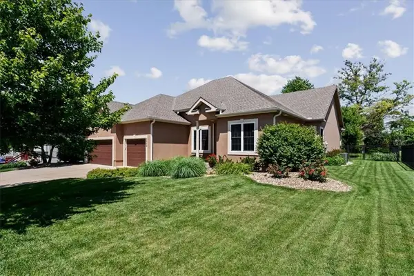 6989 141st Street, Basehor, KS 66007