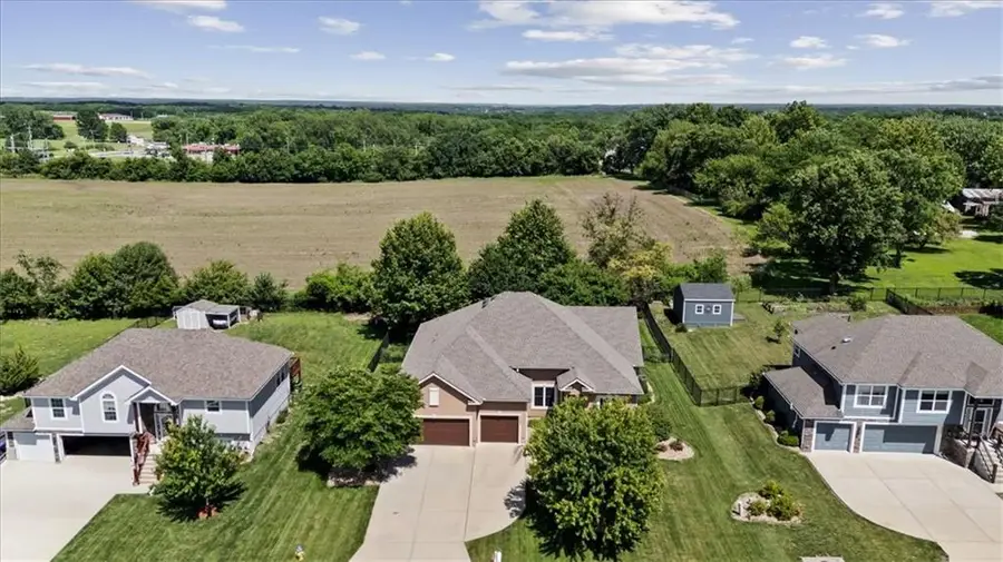 6989 141st Street, Basehor, KS 66007 - #2