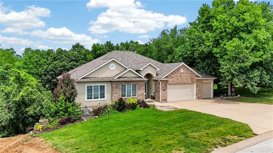 10402 NW River Hills Drive, Parkville, MO 64152 - #2