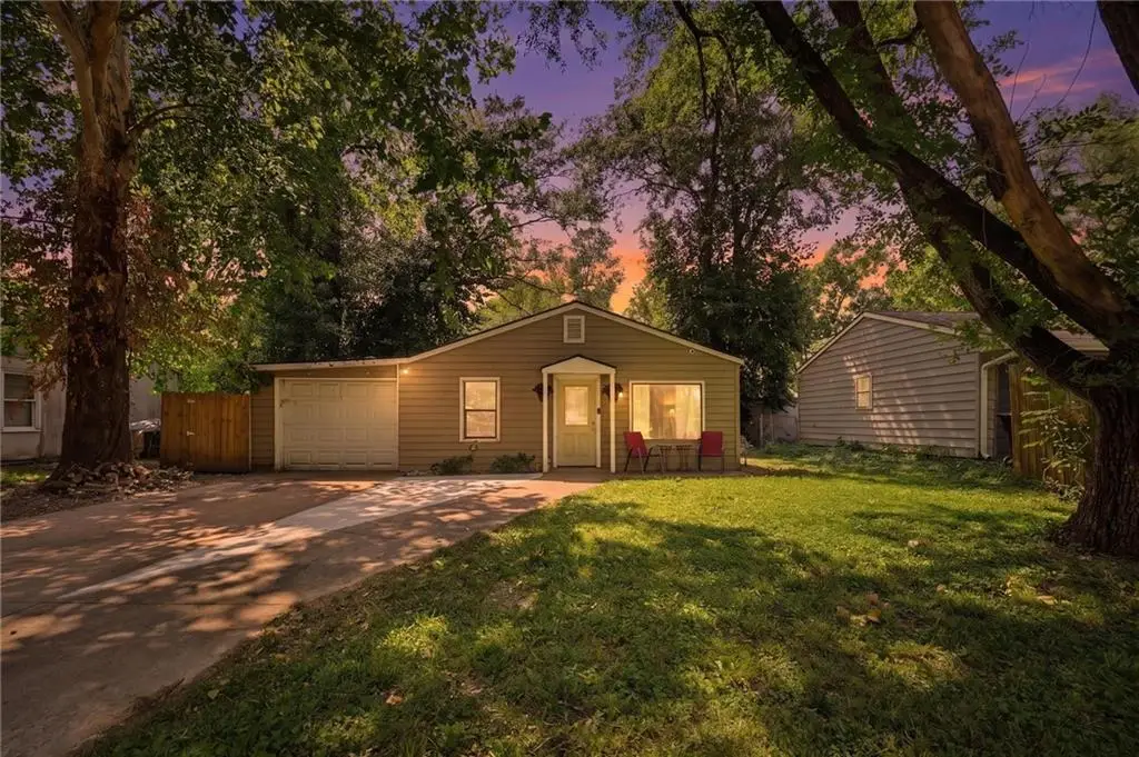 1801 Maple Lane, Lawrence, KS 66046 - #1