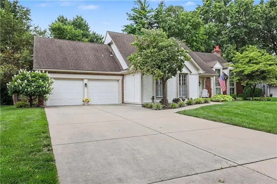 3211 W 83rd Terrace, Leawood, KS 66206 - #3