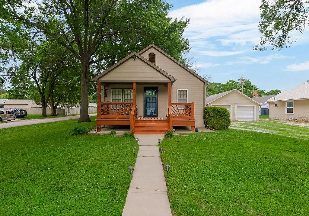 601 S Peoria Street, Louisburg, KS 66053 - #1