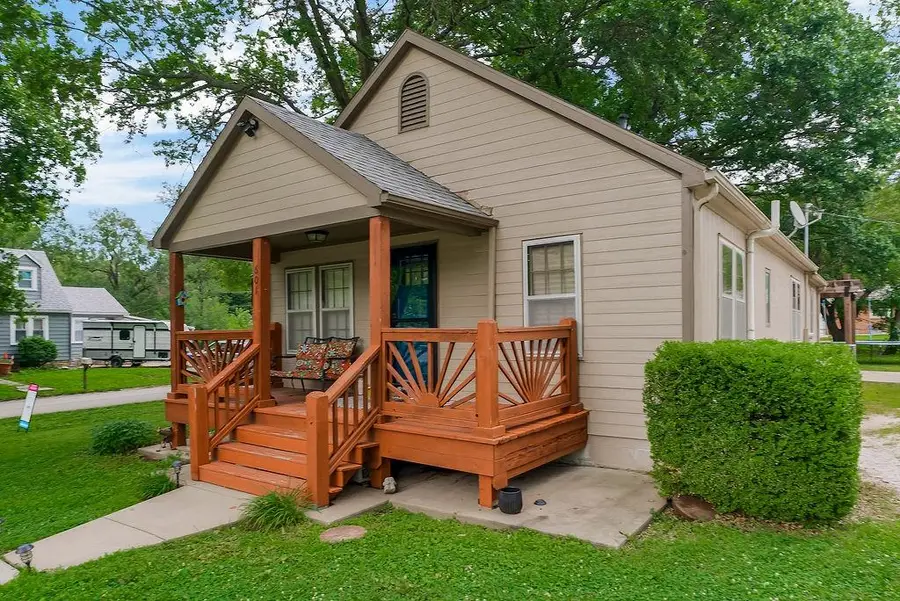 601 S Peoria Street, Louisburg, KS 66053 - #3