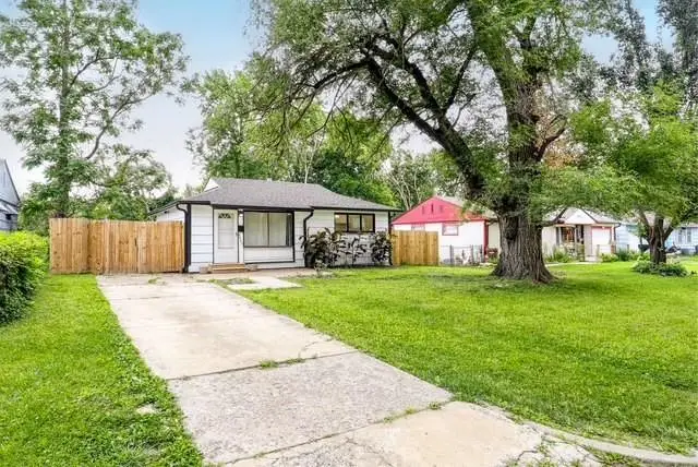 4405 Elmwood Avenue, Kansas City, MO 64130 - #2