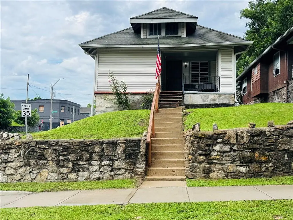 542 Cypress Avenue, Kansas City, MO 64124 - #1