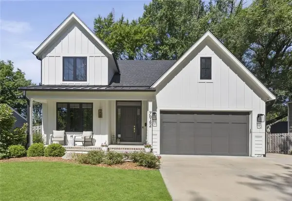 7942 Reinhardt Lane, Prairie Village, KS 66208