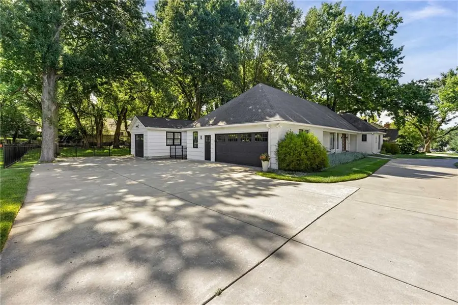9823 Rosewood Drive, Overland Park, KS 66207 - #2