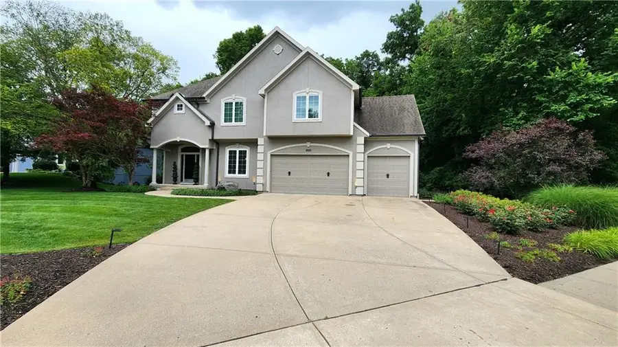 10202 NW River Hills Drive, Parkville, MO 64152 - #2