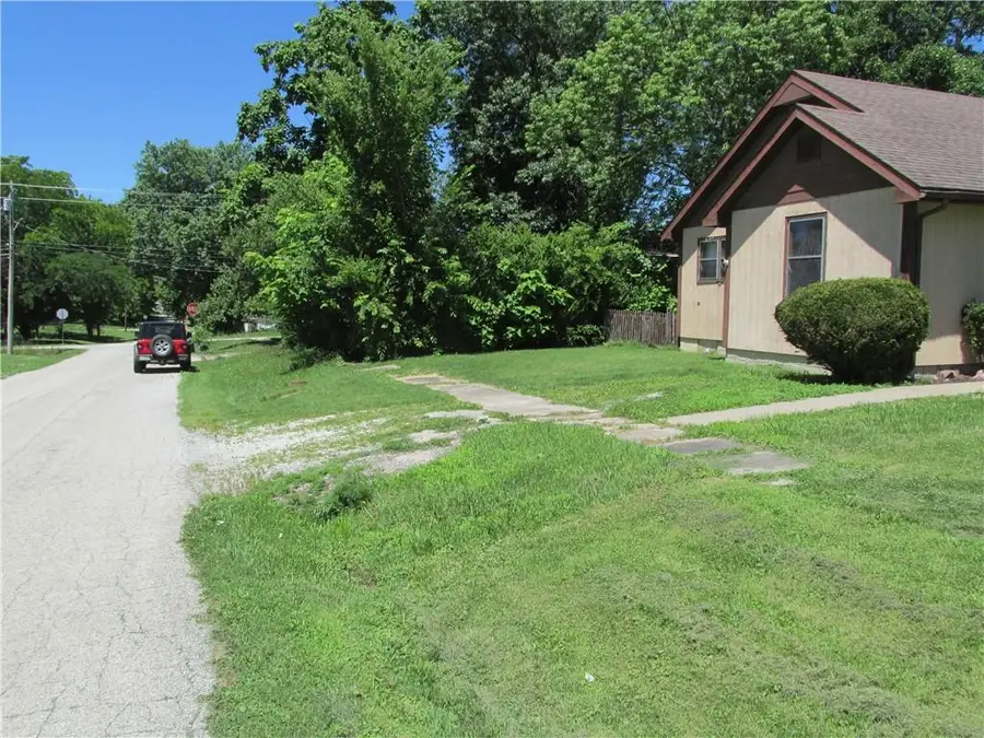 214 W 7th Street, Cameron, MO 64429 - #2