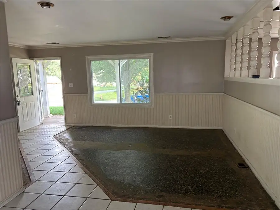 2305 Castle Lane, Saint Joseph, MO 64503 - #3