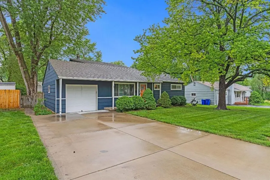 6900 W 72nd Terrace, Overland Park, KS 66204 - #2