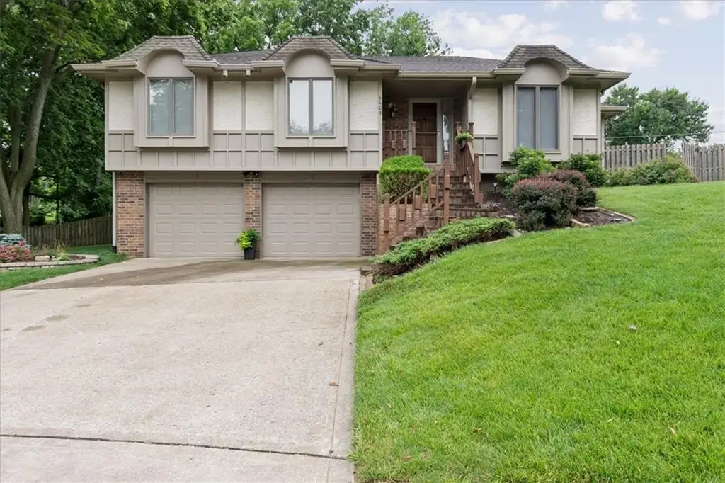 6401 N Park Avenue, Kansas City, MO 64118 - #1
