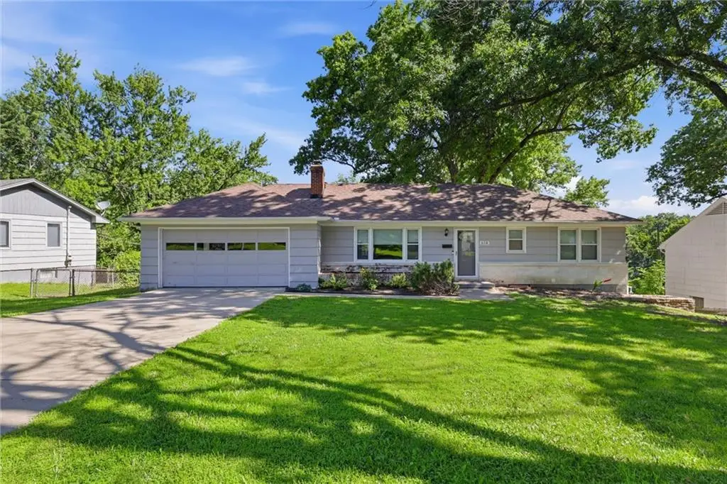618 E 110th Street, Kansas City, MO 64131 - #1