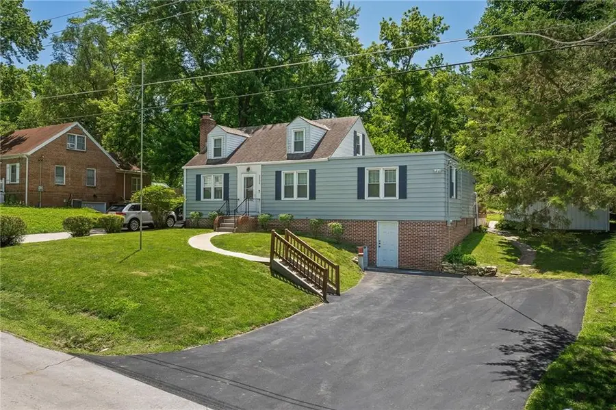 2206 Dewey Street, Saint Joseph, MO 64505 - #2