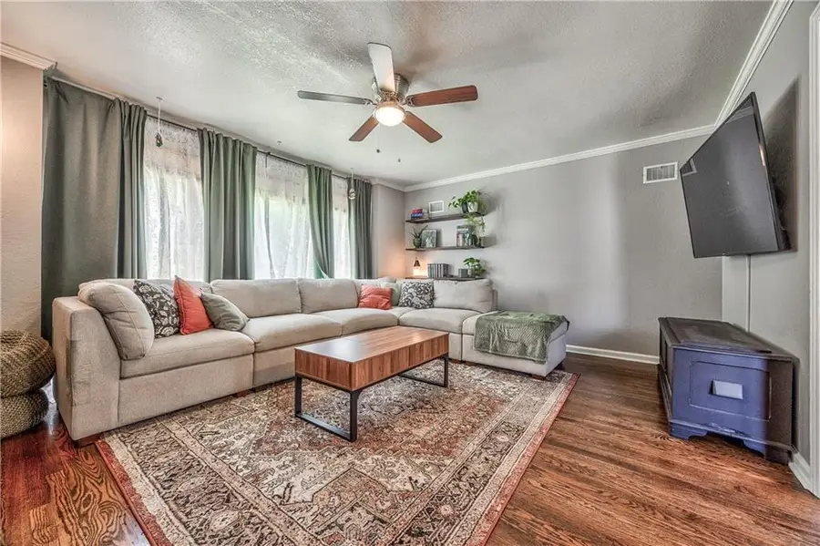 1176 E 77th Terrace, Kansas City, MO 64131 - #3