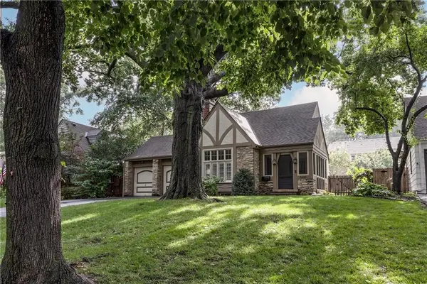 5435 Aberdeen Road, Fairway, KS 66205