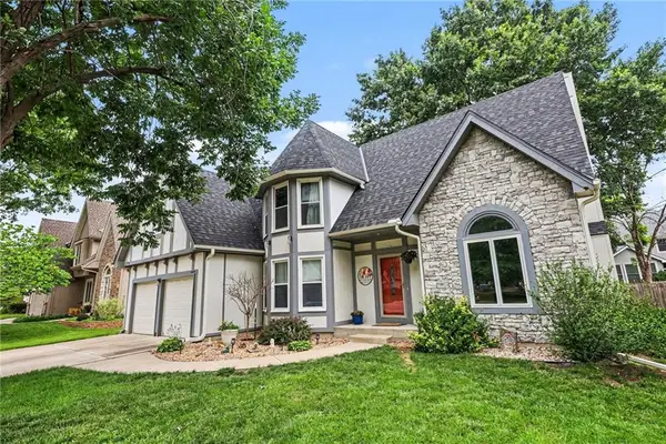 14317 S Blackfoot Drive, Olathe, KS 66062