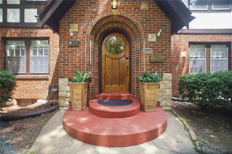 6215 Mcgee Street, Kansas City, MO 64113 - #3