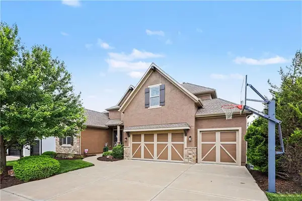 9404 W 163rd Place, Overland Park, KS 66085