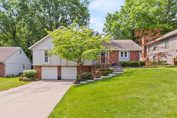10819 W 102nd Street, Overland Park, KS 66214