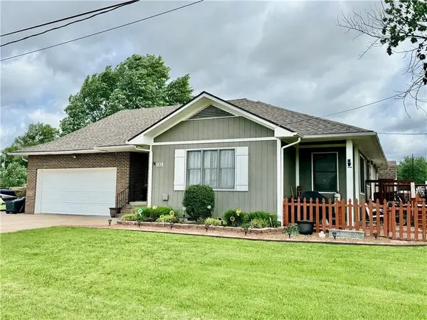 101 W 3rd Street, Altamont, KS 67330