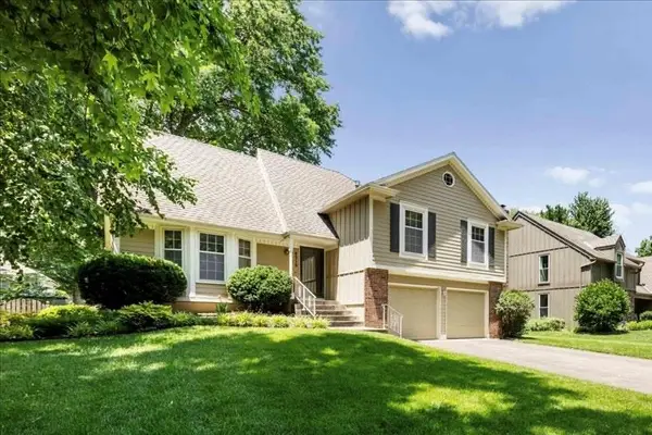8516 Darnell Street, Lenexa, KS 66215