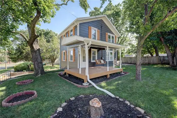 226 S Chestnut Street, Olathe, KS 66061