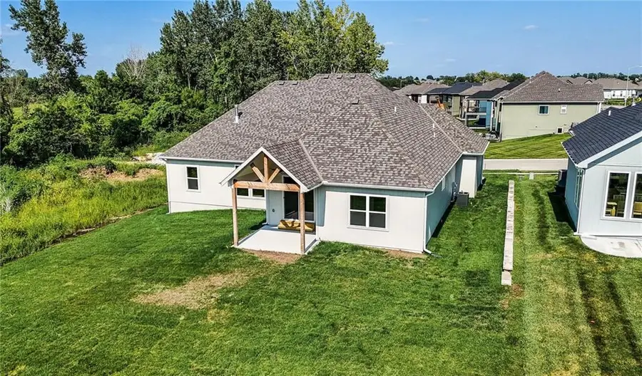4137 Lake Shore Drive, Basehor, KS 66007 - #3