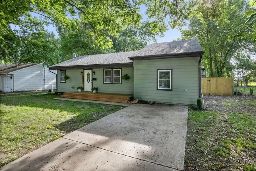 305 S Sunset Drive, Olathe, KS 66061 - #3