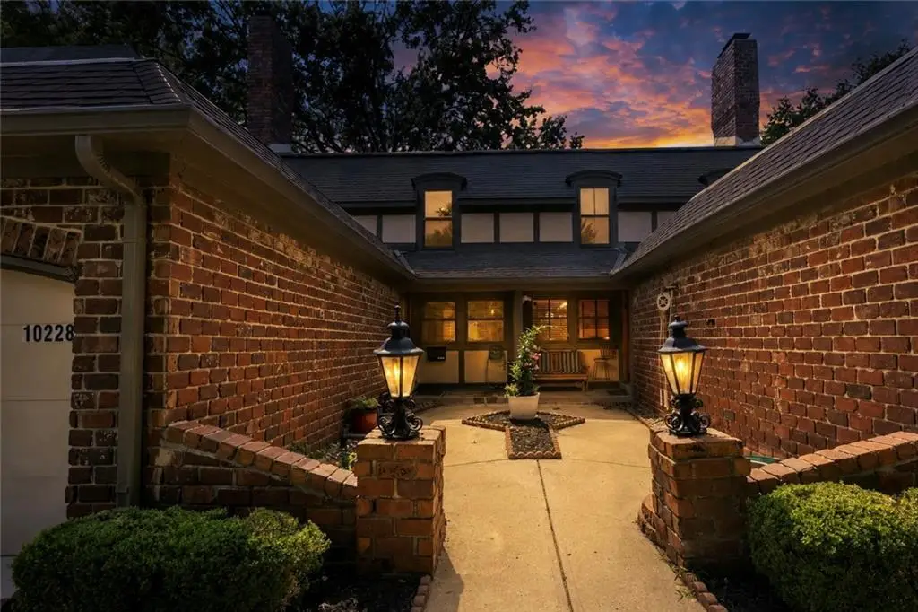 10228 Robinson Street, Overland Park, KS 66210 - #1