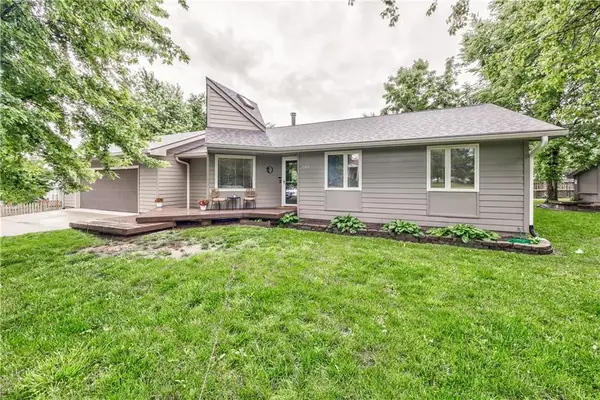 105 E Cedar Street, Spring Hill, KS 66083
