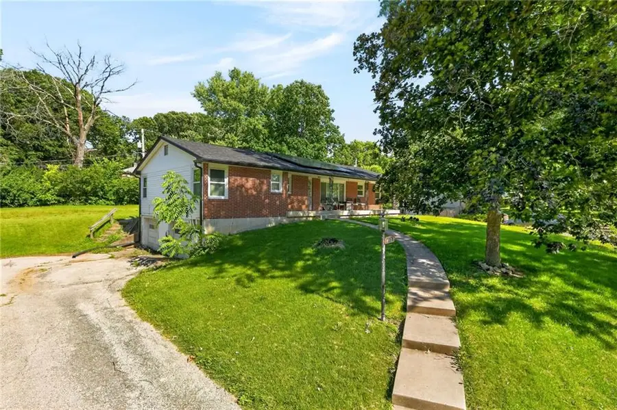 6157 NE Meadowlane Circle, Oakwood Park, MO 64118 - #3