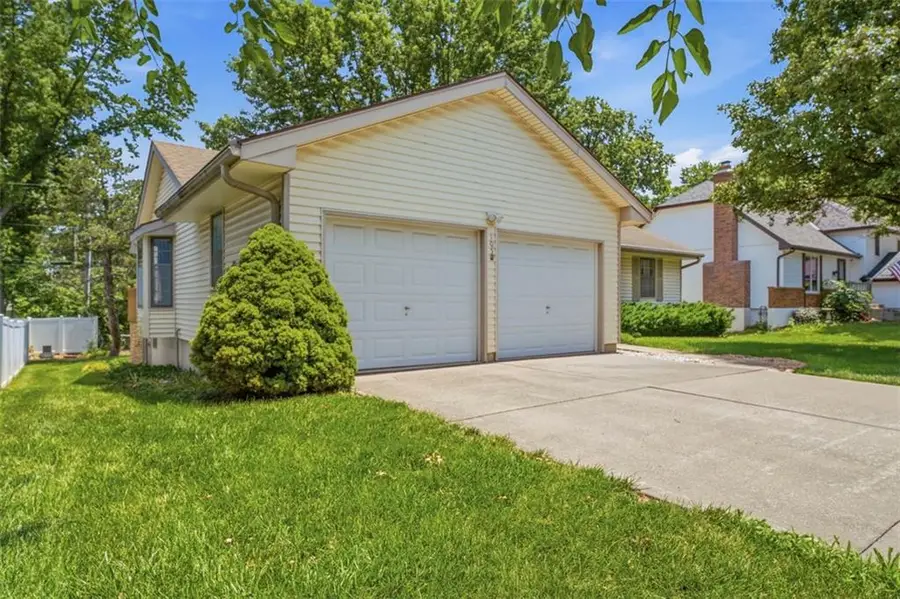 105 SE Colony Drive, Lees Summit, MO 64063 - #2