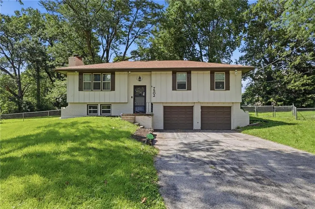 7502 Donal Avenue, Pleasant Valley, MO 64068 - #1