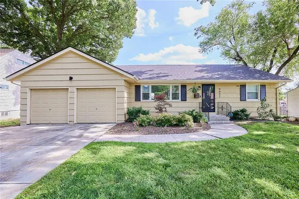 9427 Mackey Street, Overland Park, KS 66212