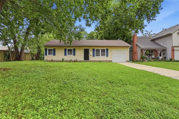8338 Santa Fe Lane, Overland Park, KS 66212